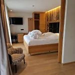 Interlaken Lounge Bar & كسونبورت-لونجمير