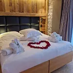 Interlaken Lounge Bar & فندق 3*