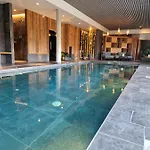 Interlaken Lounge Bar & فندق كسونبورت-لونجمير