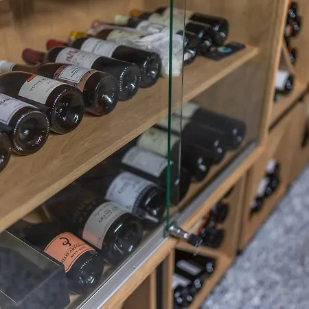 Interlaken Lounge Bar & Hotel 3*