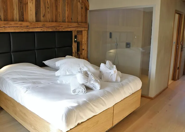 Interlaken Lounge Bar & Hotel 3*